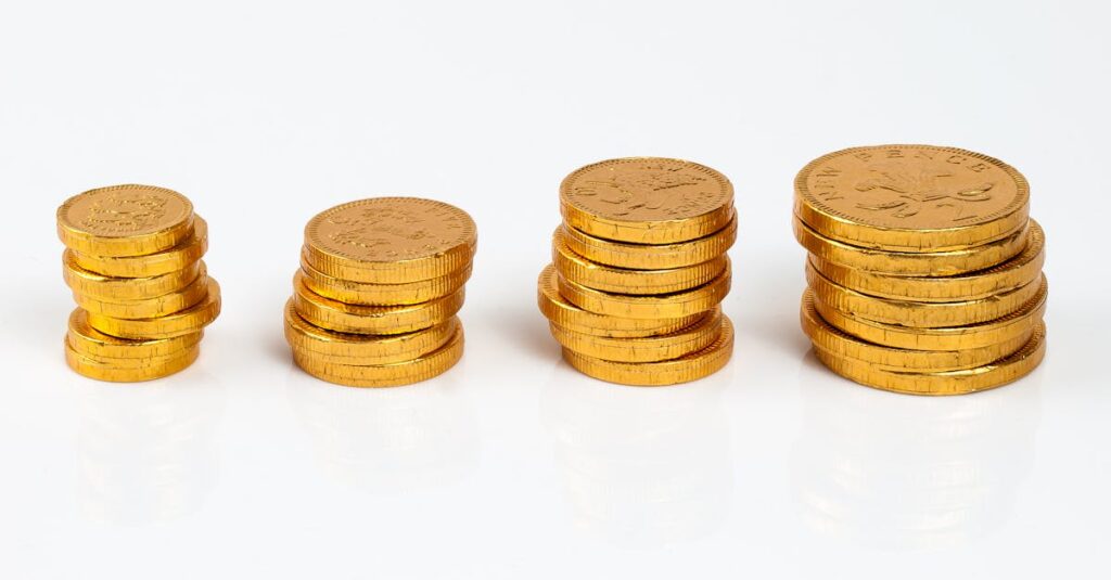 金龍のエネルギーを象徴する黄金の光に包まれた龍。豊かさと奇跡を呼び込む神々しい光景