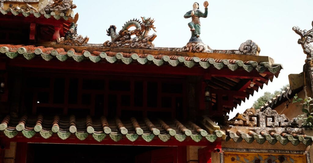 神道とスピリチュアルの両面から見た龍神の姿を象徴する、天に昇る龍のイメージ画像