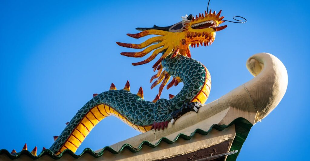 神道とスピリチュアルの両面から見た龍神の姿を象徴する、天に昇る龍のイメージ画像