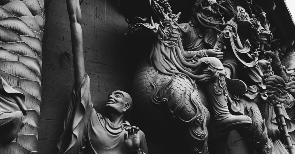 龍神の導きを受けて前に進む人の姿を描いた光と風のイメージ。龍のエネルギーに背中を押されて行動する様子を表現。