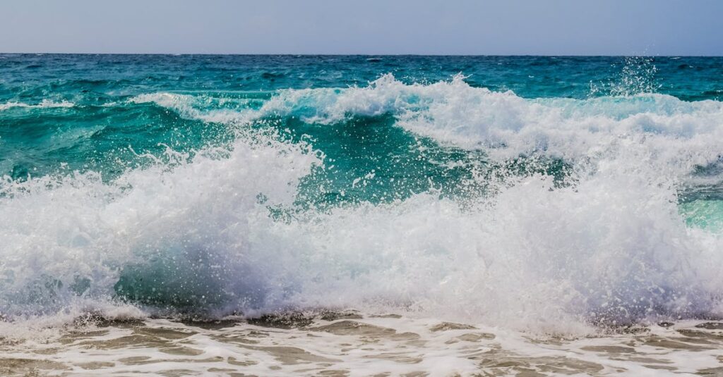 龍神の光に包まれながら瞑想する人を描いた幻想的な光景。穏やかな心で龍神と波動を合わせる様子を表現。