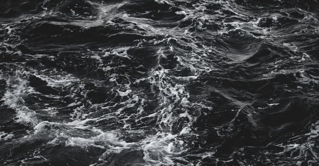 龍神のエネルギーが金運の波動と共鳴し、光の流れとなって循環している神秘的な光景