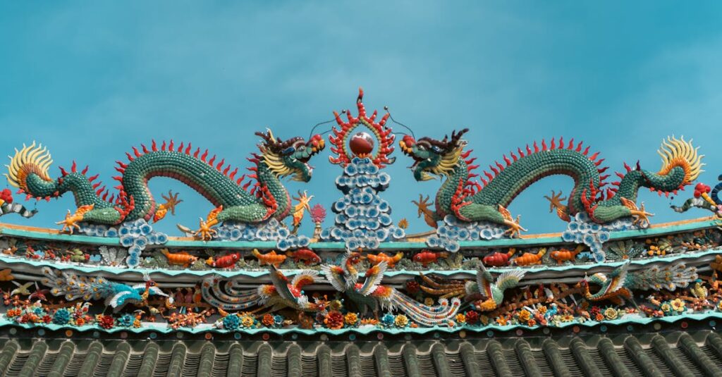 龍神に守護される人の特徴を象徴する光と水のオーラに包まれた人影。龍の気配が感じられる神秘的な風景