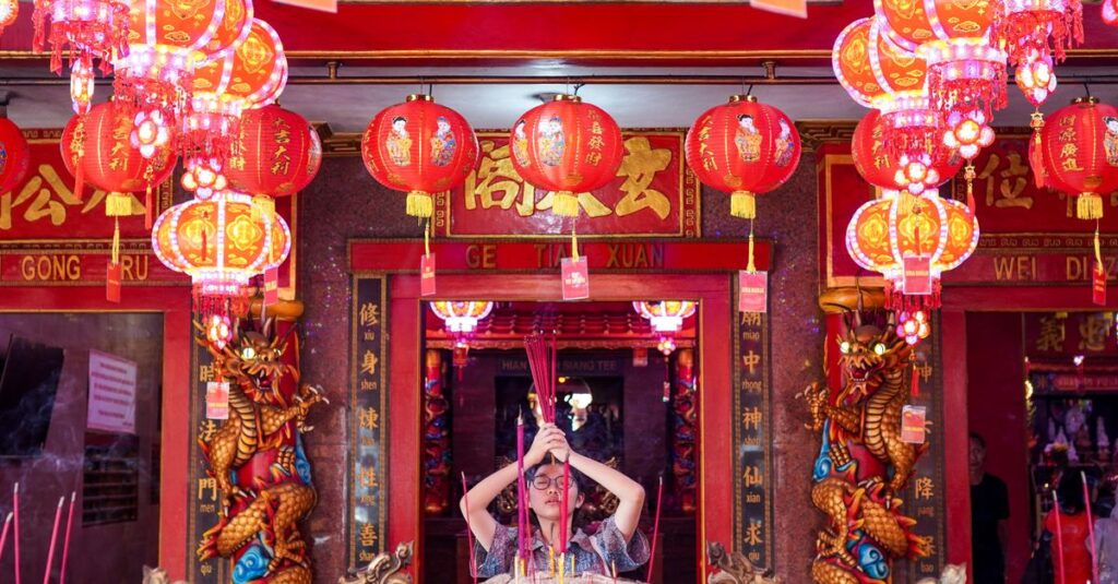 龍神の力を感じるスピリチュアルな体験と神秘的なサインを象徴する神々しい龍のイメージ画像