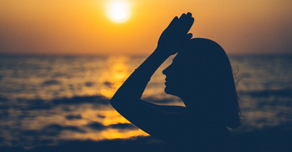 龍神の効果を強めるために空と水と心の言葉が調和するスピリチュアルなエネルギーを象徴する龍のイメージ画像