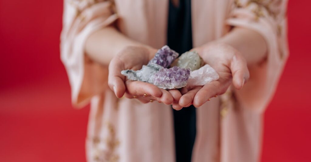 潜在意識が現実を変える仕組みと心のプログラムを象徴するスピリチュアルな光の脳イメージ画像