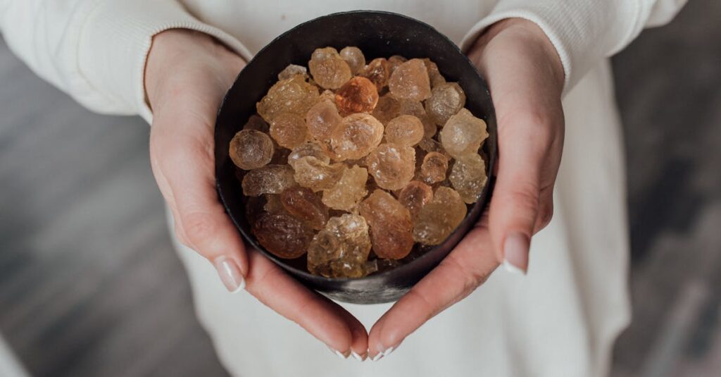 潜在意識が現実を変える仕組みと心のプログラムを象徴するスピリチュアルな光の脳イメージ画像