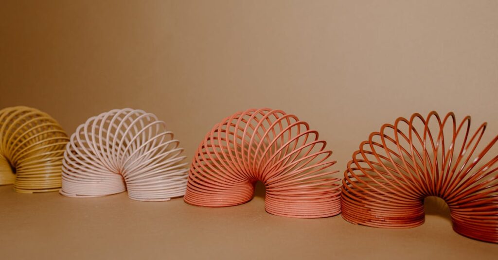 白龍のエネルギーを象徴する光と水の中を舞う純白の龍。浄化と再生の波動に包まれた幻想的な光景