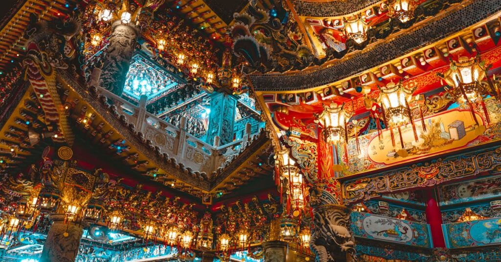 龍神が宿る神社の象徴を示す鳥居や水の流れ、光のエネルギーを表現した幻想的な神社風景。