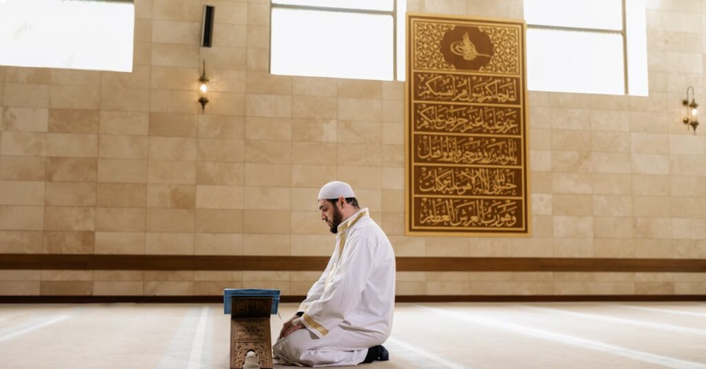 龍神と波長を合わせる祈り方とスピリチュアルな共鳴を表現した光の龍のイメージ画像