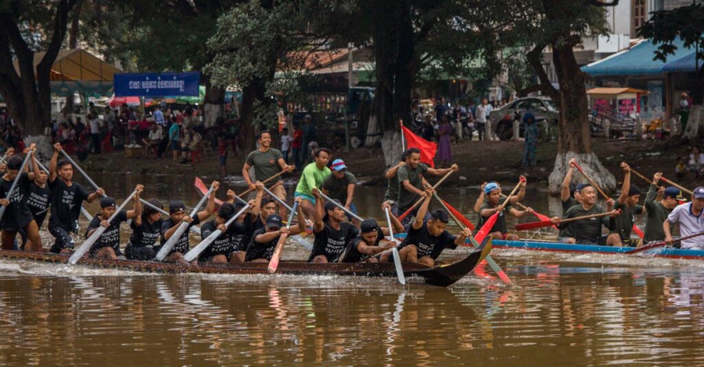 龍神のご利益を最大化するために波動と感謝と行動の調和を象徴する光の龍のイメージ画像
