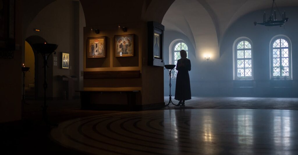 龍神アートを部屋に飾り、光が絵に差し込んで空間を浄化するスピリチュアルな雰囲気のイラスト