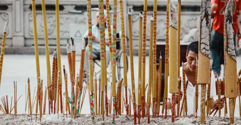 龍神のエネルギーを浄化し祈願するためにパワーストーンが光を放つ神聖なアート