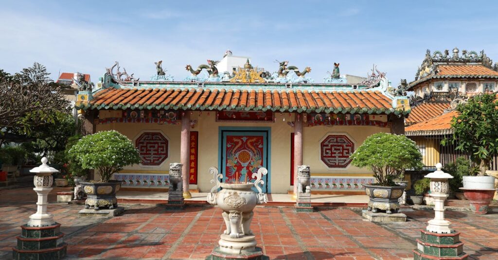 龍神様の名前を優しく呼びかける人の周りに光の龍が現れる幻想的なアート