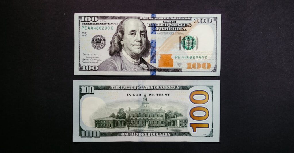 龍神様に導かれて金運が上昇した人々の体験を象徴する、光と龍が舞う神秘的で豊かさあふれるイメージ。