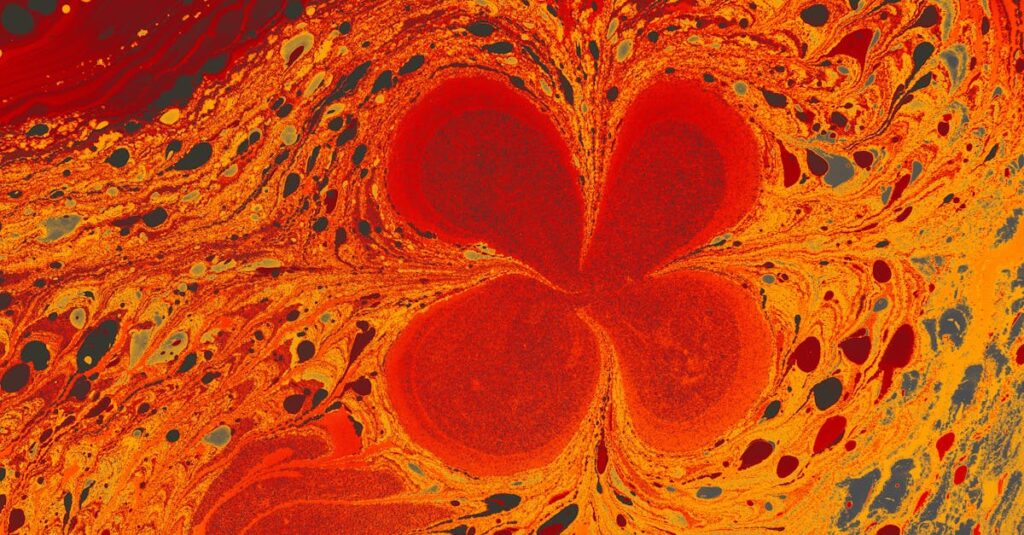 龍神の絵の前で感謝を込めて祈り、浄化と願いを届ける神聖な空間のアート