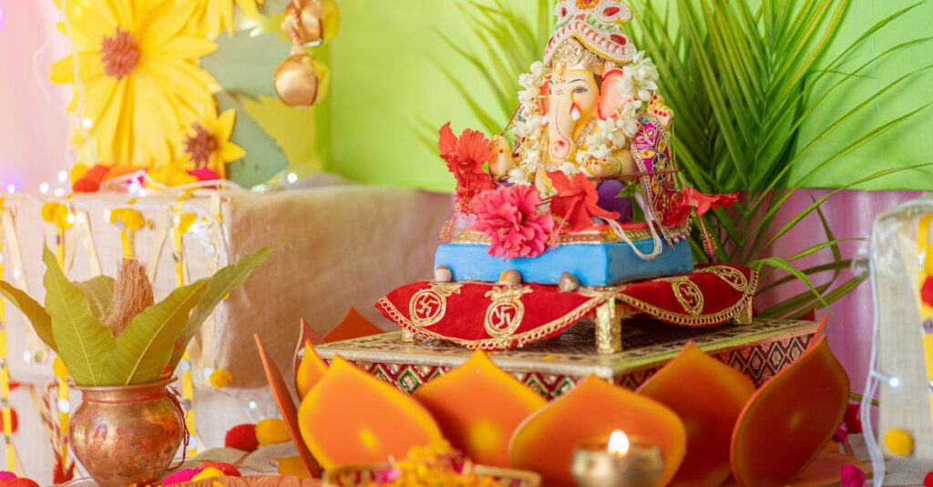 家庭の祭壇に龍神様を祀り、清らかな水と花を供えて感謝を伝える穏やかな祈りの光景