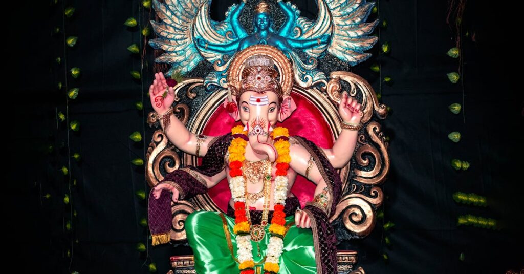 龍神のお札を迎える前に空間を清め、柔らかな光に包まれる祭壇の神聖な雰囲気を描いたアート