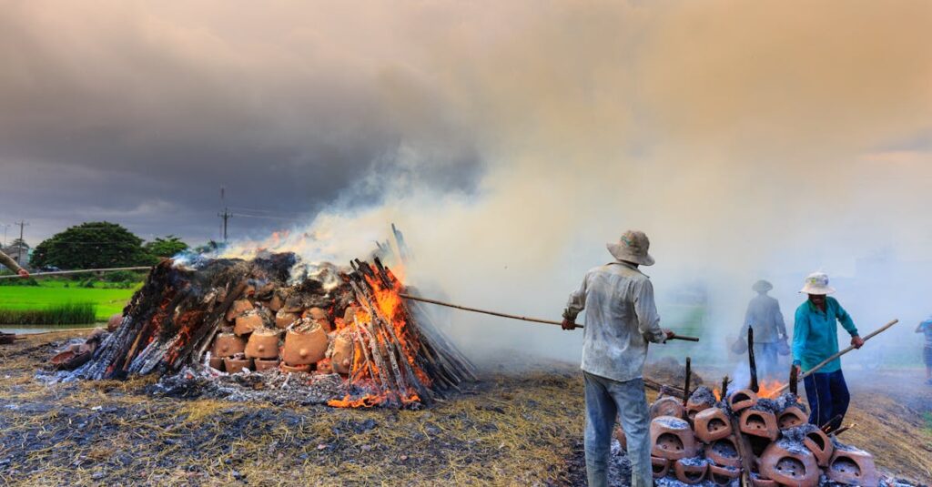 陶芸の窯で焼かれる龍神の置物が光を放ちながら完成していく神秘的なイメージ