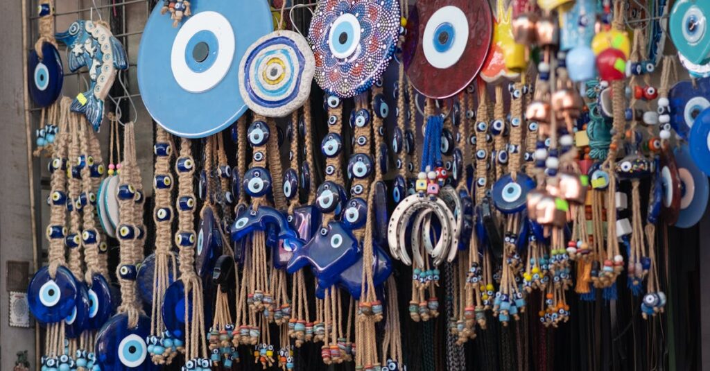 龍神のお札と護符を並べ、金色の光で波動が共鳴する様子を描いた幻想的なアート