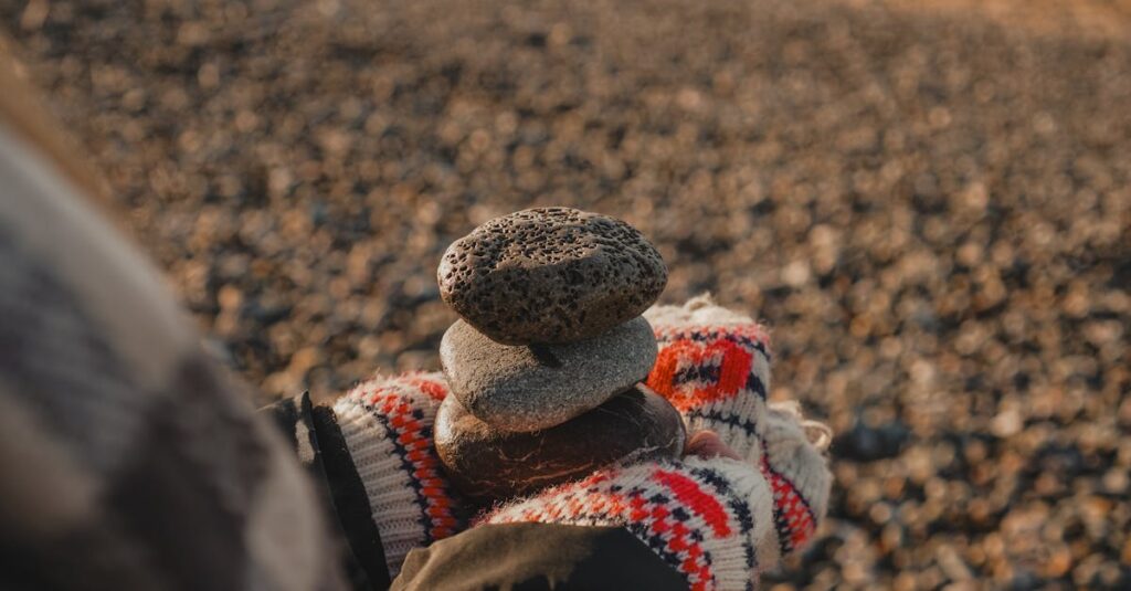 龍神様が金運を動かす氣と流れの法則を象徴する、黄金の光と龍のエネルギーが循環する神秘的なイメージ。