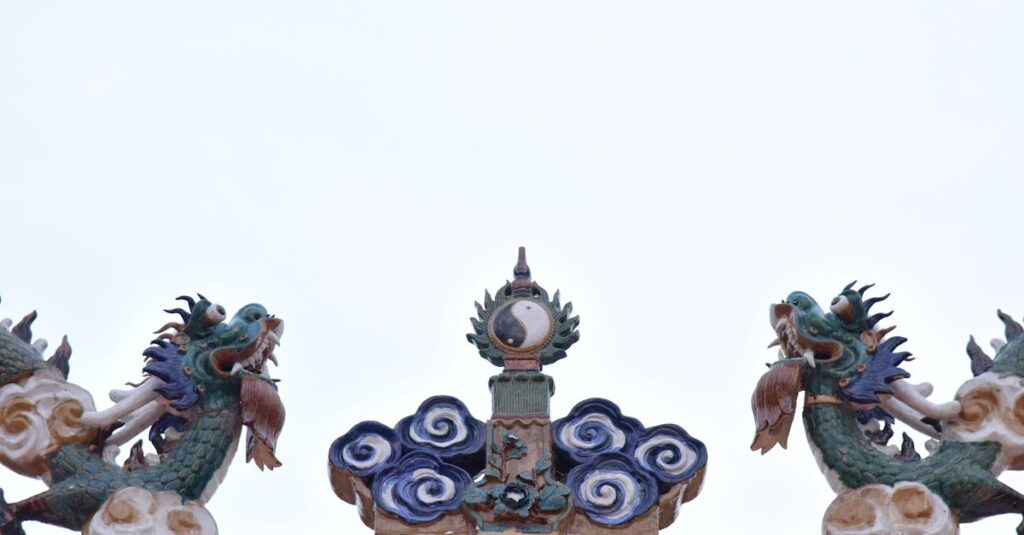 人の手から光が溢れ、龍神の形となって現れる幻想的なスピリチュアルアート