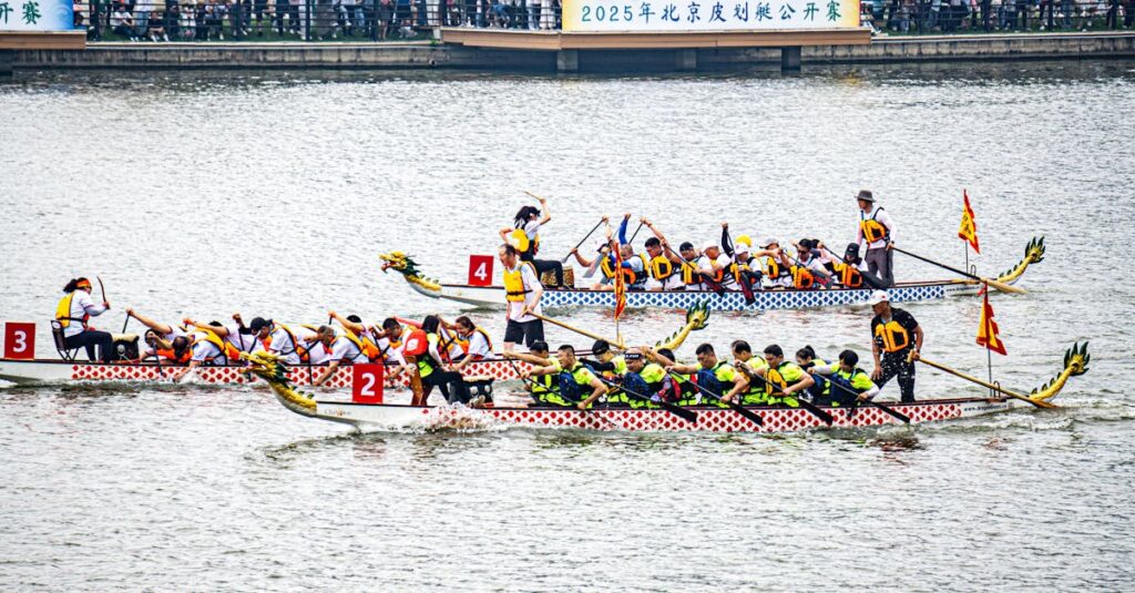 龍神の光と人の波動が調和し、日常の中で繋がりを深める様子を描いた幻想的なイラスト