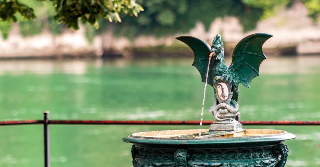 水を操る龍神が滝や雨の水気を通じてメッセージを送る神秘的なイラスト