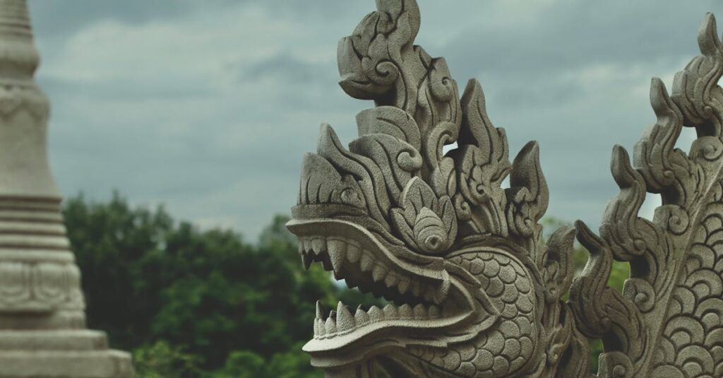 青龍・白龍・金龍・黒龍それぞれのエネルギーに対応するパワーストーンが並ぶ神秘的なアート