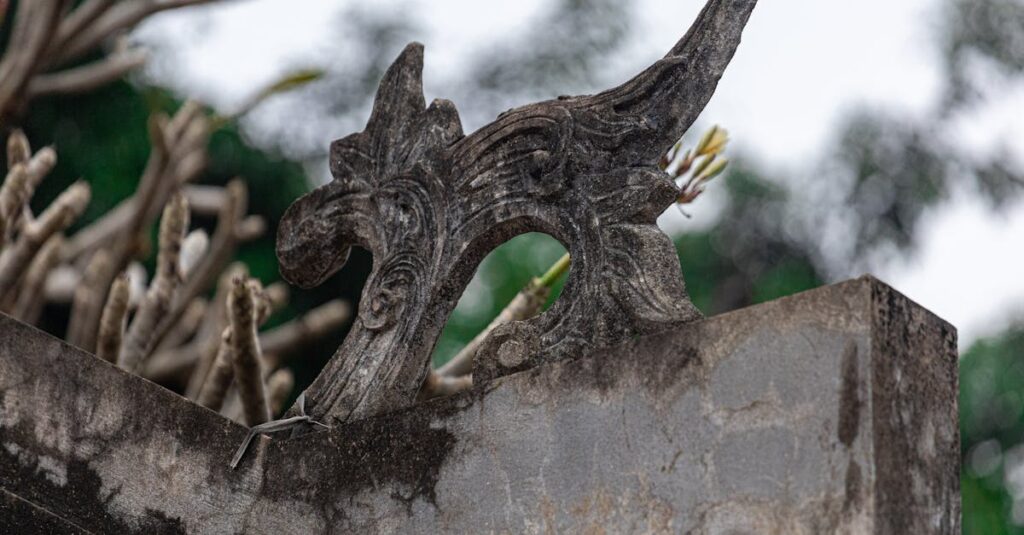 龍神アートを直感で選ぶ人が光に包まれ、守護龍とつながる瞬間を表した幻想的なイラスト