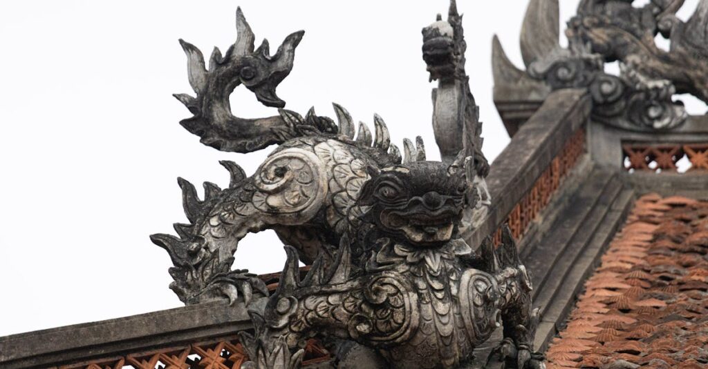 龍神の名前を呼ぶことで光の波動が広がる神秘的なシーンを描いたスピリチュアルアート