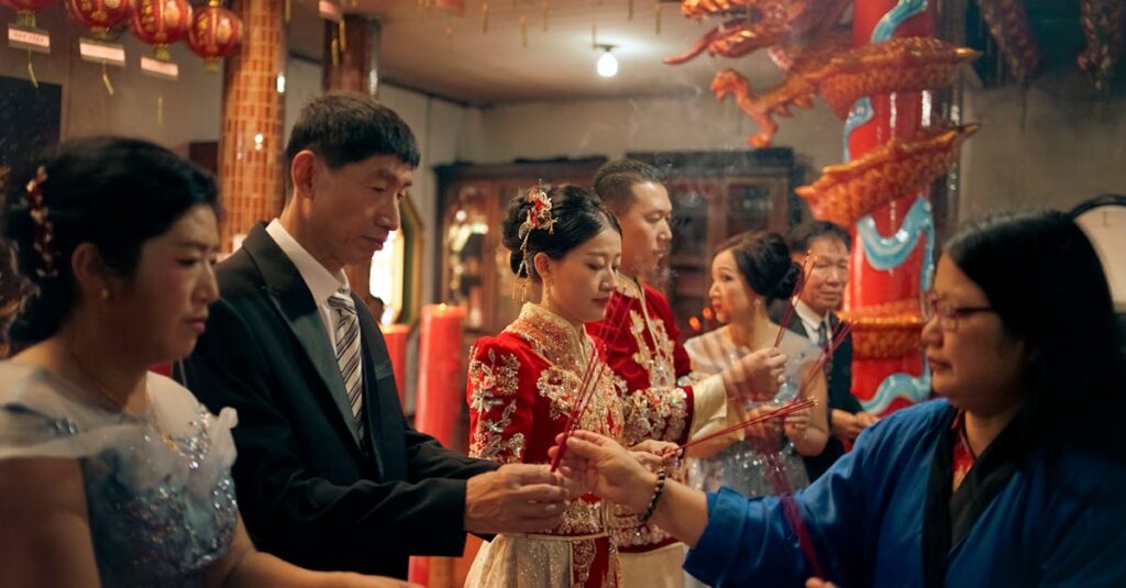 龍神の加護を高める朝晩の習慣や祈りを行う人のイメージ。光の中で感謝を捧げる穏やかな構図。