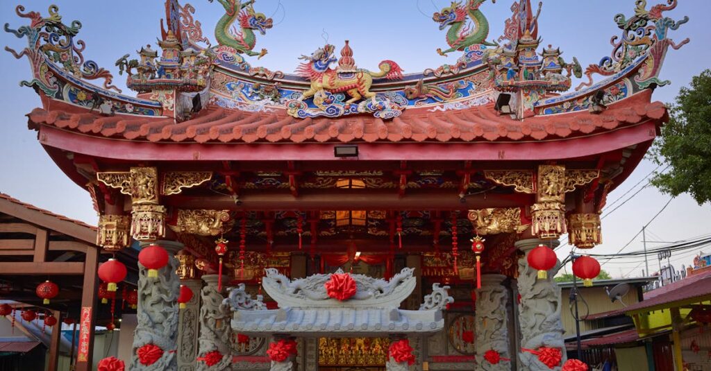 龍神のお札を迎える前に空間を清め、柔らかな光に包まれる祭壇の神聖な雰囲気を描いたアート