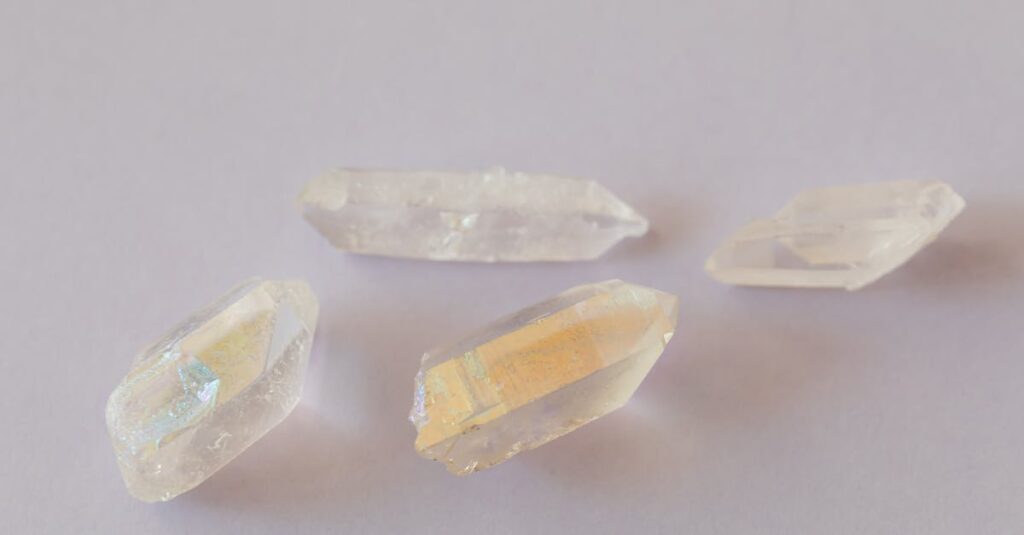 龍神グッズに宿る氣とエネルギーの流れを象徴する、光と龍が共鳴する神秘的なイメージ。