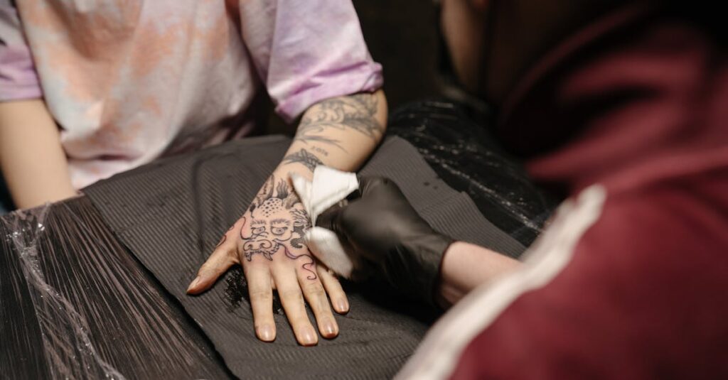 龍神アートの目や光、鱗の描写が象徴的に輝き、スピリチュアルなサインを示す幻想的なイラスト