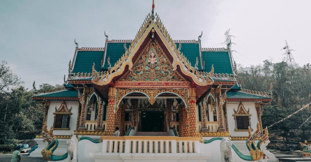 龍神の使いが放つ神聖なエネルギーとその役割を象徴する光のイメージ