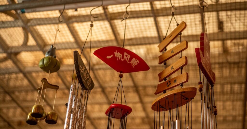 風と光が通る部屋に龍神のインテリアが配置され、穏やかな気が流れるスピリチュアル空間