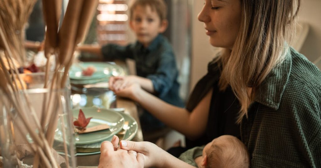 龍神様の祝福を受けながら祈る人が光の波動に包まれる神秘的なイメージ