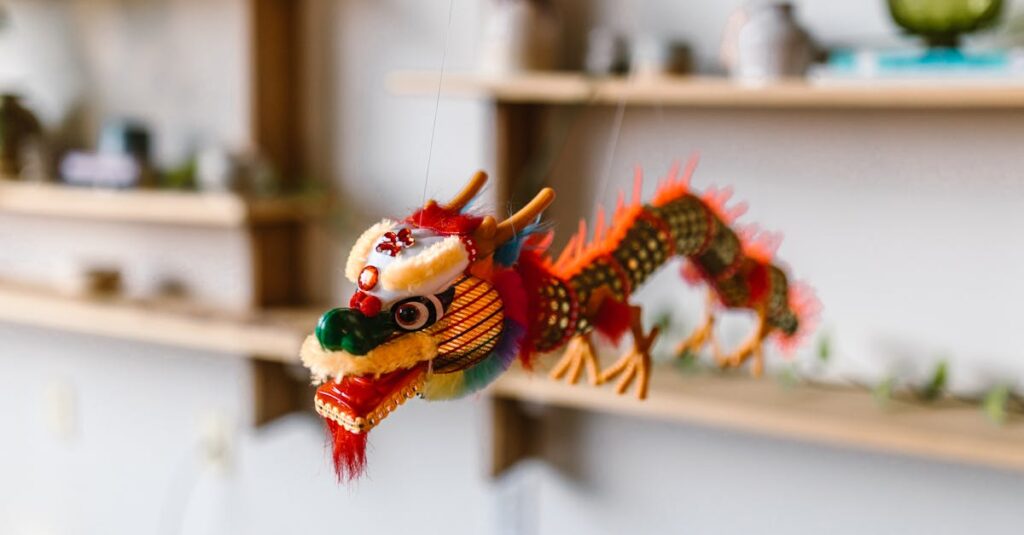 龍神グッズを選ぶ瞬間を表す、神聖な光の中で龍の像やストラップが輝く神秘的なイメージ。