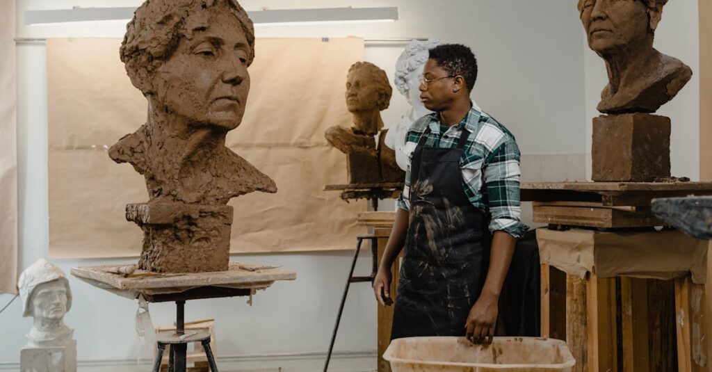 粘土で龍神の置物を手作りし、光の波動を込めて祈りを捧げる様子を描いたアート