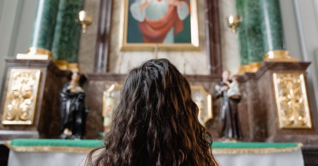 龍神の絵画から光と波動が放たれる神秘的なスピリチュアルアート