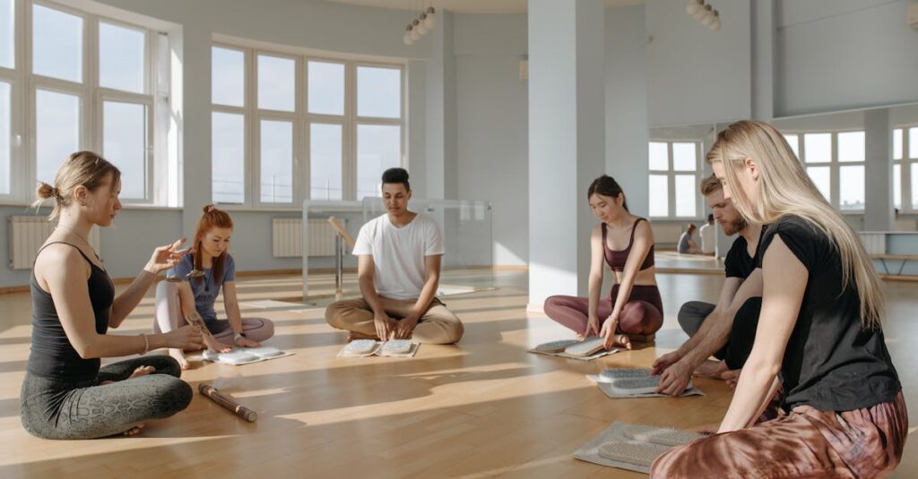 龍神の波動と人の気が調和し、光に包まれて前へ進むスピリチュアルなイメージ