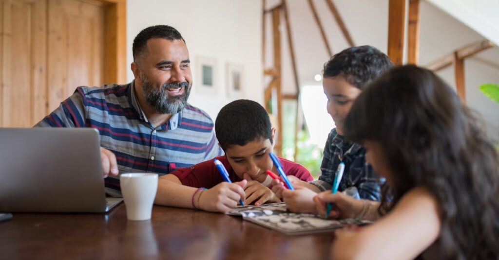 龍神が人生の転換点で光の道を示し、進むべき方向を照らす様子を描いたスピリチュアルなイラスト