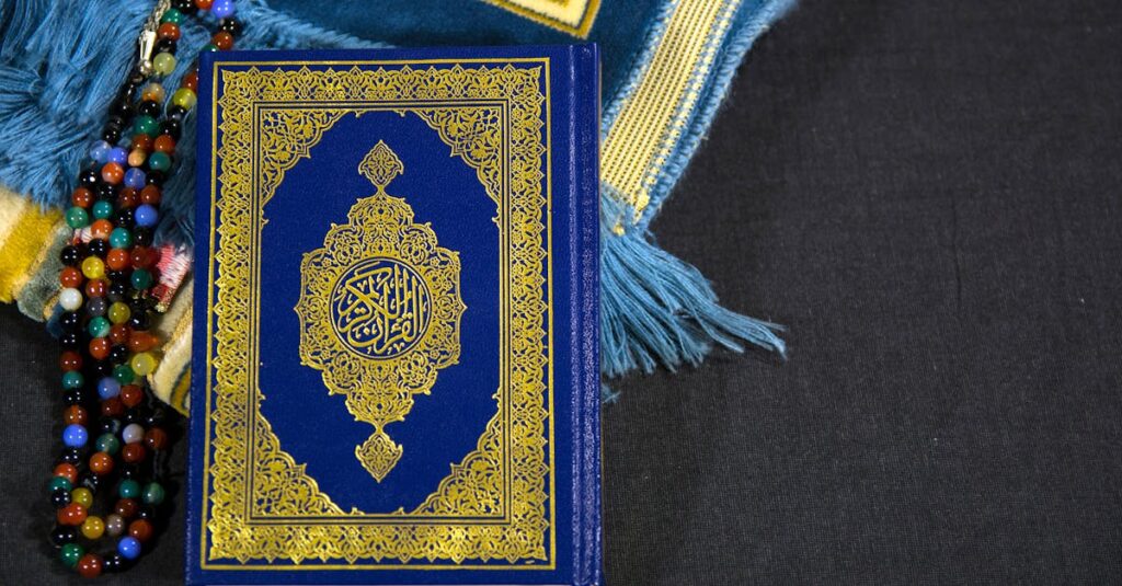 龍神のお札に祈りを込め、言霊の光が護符に宿る幻想的なスピリチュアルアート