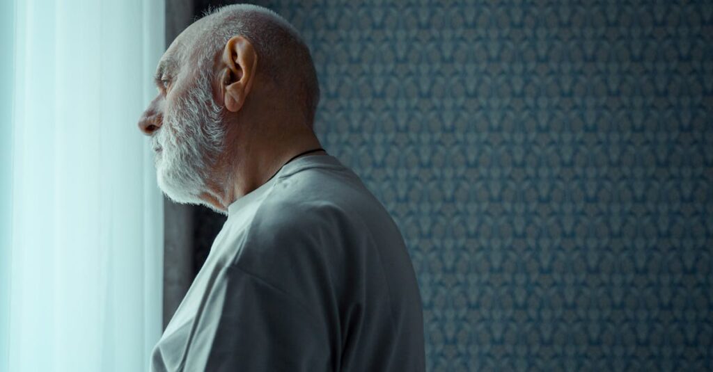 龍神様とのご縁を体験した人々の感動的な瞬間を象徴する光と龍のイメージ。