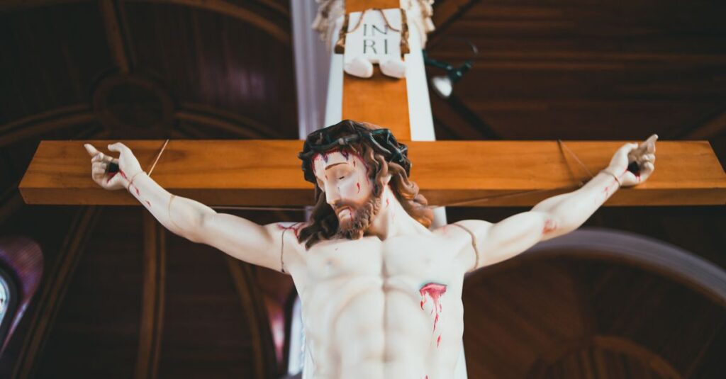 神の眷属としての存在が人間と関わる姿を象徴する幻想的なイメージ